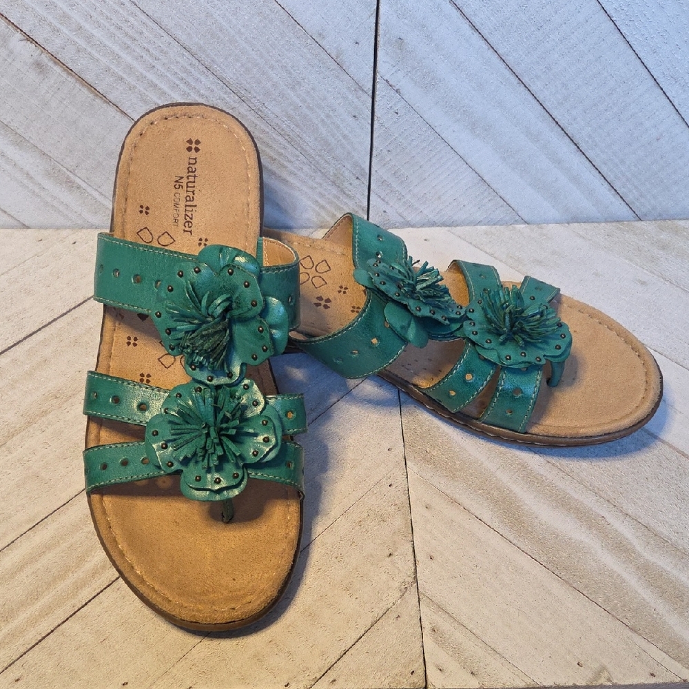 Naturalizer N5 Comfort Thong Sandals Green Teal Floral Embellishments Slip On